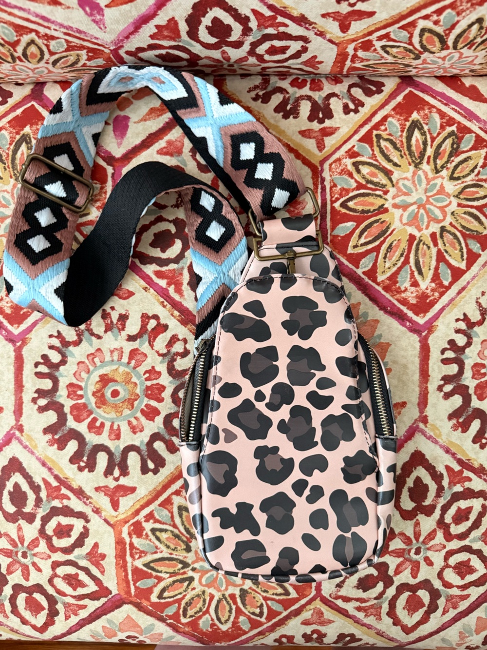 Source Unknown Pink Leopard Print Crossbody Bag with Patterned Strap